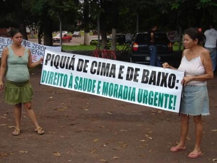 Moradores protestam pela demora no processo de reassentamento